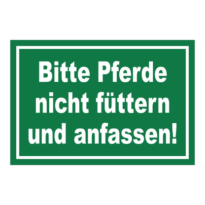 Schild Bitte Pferde nicht füttern und anfassen in Grün mit weißem Text