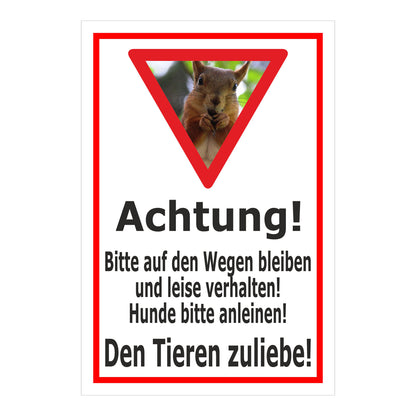 Schild Achtung – Bitte auf den Wegen bleiben und Hunde anleinen ‚Achtung! Bitte auf den Wegen bleiben und leise verhalten! Hunde bitte anleinen! Den Tieren zuliebe!‘ in weiß mit rotem Rand