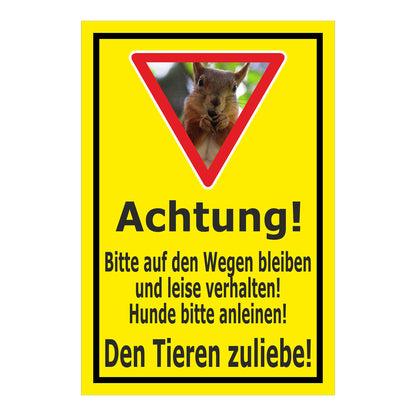 Schild Achtung – Bitte auf den Wegen bleiben und Hunde anleinen ‚Achtung! Bitte auf den Wegen bleiben und leise verhalten! Hunde bitte anleinen! Den Tieren zuliebe!‘ in gelb