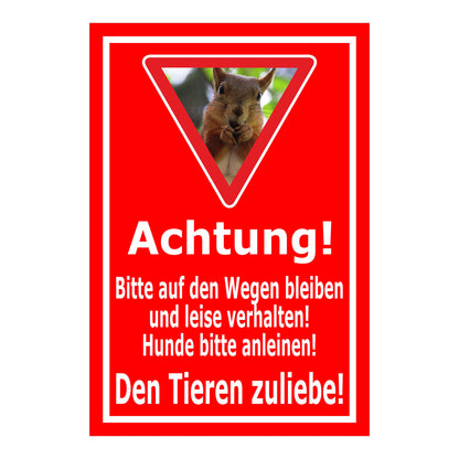 Schild Achtung – Bitte auf den Wegen bleiben und Hunde anleinen ‚Achtung! Bitte auf den Wegen bleiben und leise verhalten! Hunde bitte anleinen! Den Tieren zuliebe!‘ in rot