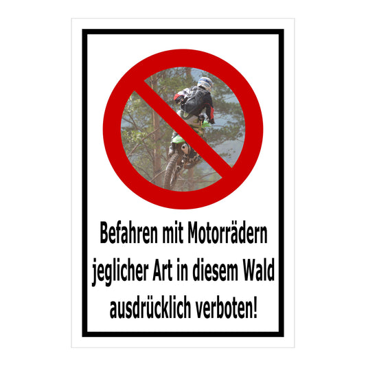 Schild Befahren mit Motorrädern im Wald ausdrücklich verboten ‚Befahren mit Motorrädern jeglicher Art in diesem Wald ausdrücklich verboten!‘ in weiß mit schwarzem Rand