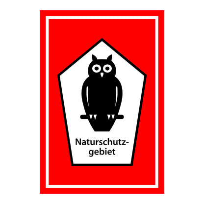 Schild Naturschutzgebiet ‚Naturschutzgebiet‘ weißes Schildmotiv mit schwarzer Eule auf rotem Hintergrund
