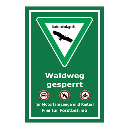 Schild Naturschutzgebiet Waldweg gesperrt in grün mit weißem Textfeld
