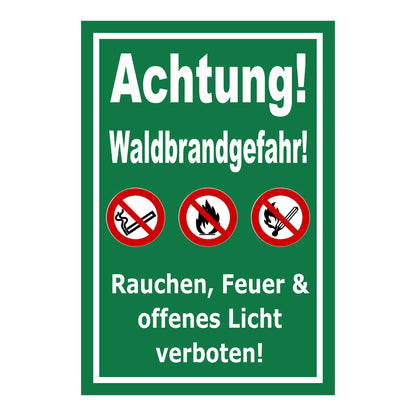 Schild Achtung Waldbrandgefahr Rauchen Feuer verboten in Grün