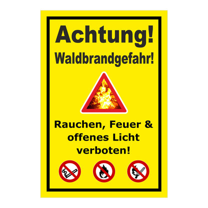 Schild Achtung Waldbrandgefahr Rauchen Feuer verboten mit gelbem Hintergrund
