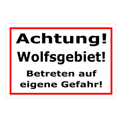 Schild Achtung Wolfsgebiet Betreten auf eigene Gefahr in weiß mit rotem Rand und schwarzer Schrift