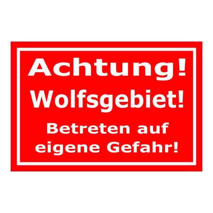 Schild Achtung Wolfsgebiet Betreten auf eigene Gefahr in rot mit weißer Schrift