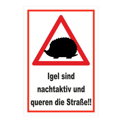 Schild Igel queren Straße Hinweis ‚Igel sind nachtaktiv und queren die Straße!!‘ weißer Hintergrund roter Rand