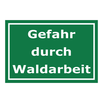 Schild Gefahr durch Waldarbeit weiß auf grünem Hintergrund