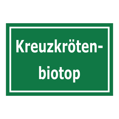 Schild Kreuzkrötenbiotop ‚Kreuzkröten-biotop‘ grün mit weißer Schrift und weißem Rand