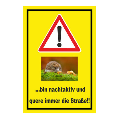 Schild Achtung Igel bin nachtaktiv und quere immer die Straße mit gelbem Hintergrund und schwarzem Rand