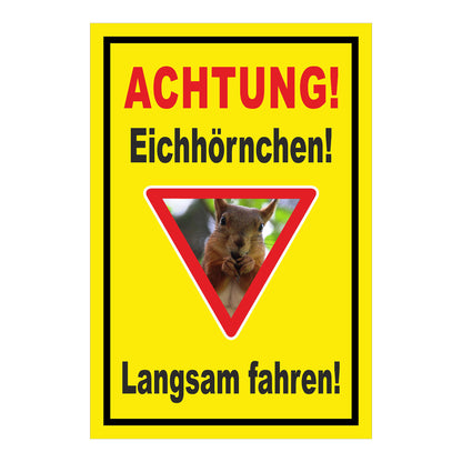 Schild Achtung Eichhörnchen Langsam fahren in Gelb mit schwarzem Rand