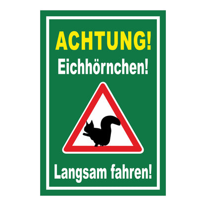 Schild Achtung Eichhörnchen Langsam fahren in Grün mit weißem Rand