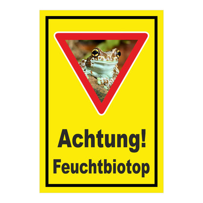 Schild Achtung Feuchtbiotop Hinweis Naturschutzbereich in gelb mit schwarzem Rand und Froschsymbol