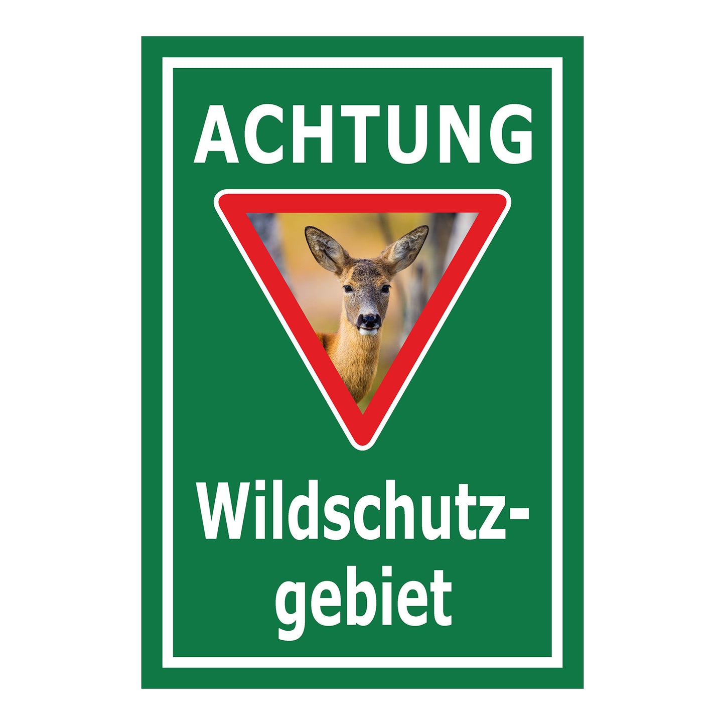 Schild Achtung Wildschutzgebiet ‚ACHTUNG Wildschutz- gebiet‘ in Grün mit weißer Schrift und Reh Motiv