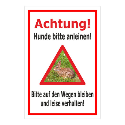Schild Achtung Hunde bitte anleinen – Wege und Ruhe einhalten in weiß mit rotem Rahmen