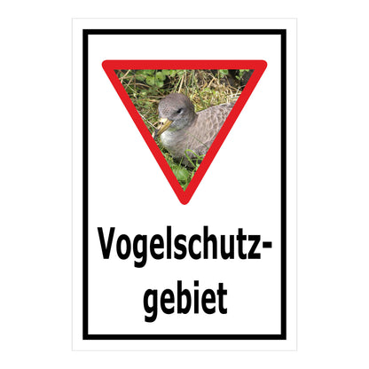 Schild Vogelschutzgebiet Hinweis mit Vogelmotiv ‚Vogelschutz-gebiet‘ in Weiß mit schwarzem Rand und Vogelmotiv im Dreieck