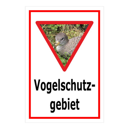 Schild Vogelschutzgebiet Hinweis mit Vogelmotiv ‚Vogelschutz-gebiet‘ in Weiß mit rotem Rand und Vogelmotiv im Dreieck