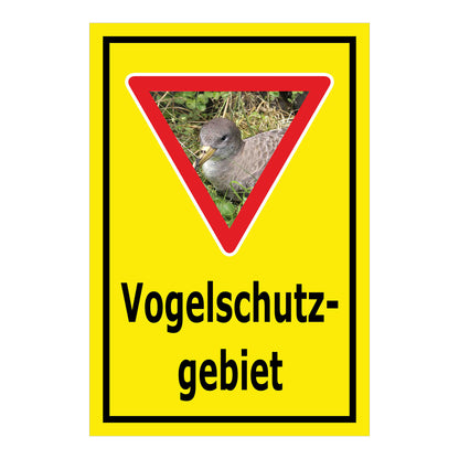 Schild Vogelschutzgebiet Hinweis mit Vogelmotiv ‚Vogelschutz-gebiet‘ in Gelb mit schwarzem Rand und Vogelmotiv im Dreieck