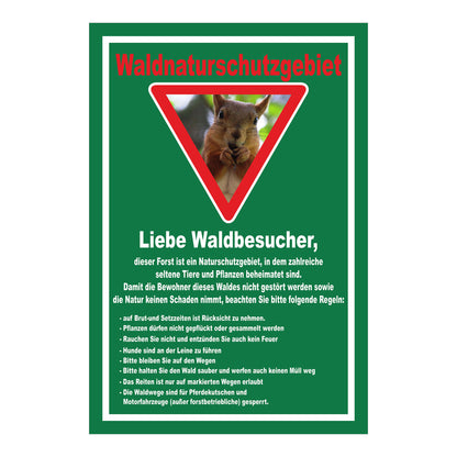 Schild Waldnaturschutzgebiet „Liebe Waldbesucher“ grüner Hintergrund mit weißem Rahmen und Eichhörnchenmotiv