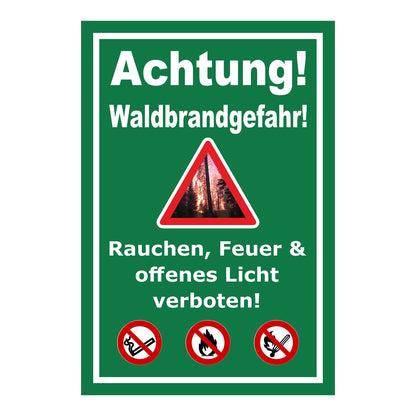 Schild Achtung Waldbrandgefahr Rauchen, Feuer & offenes Licht verboten in Grün mit weißem Rand