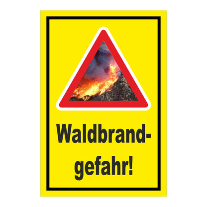Schild Waldbrandgefahr Warnhinweis „Waldbrand-gefahr!“ gelber Hintergrund mit schwarzem Rahmen