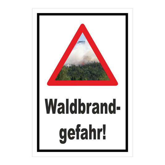 Schild Waldbrandgefahr Warnhinweis mit Text „Waldbrandgefahr!“ in Weiß mit schwarzem Rand und rotem Warndreieck