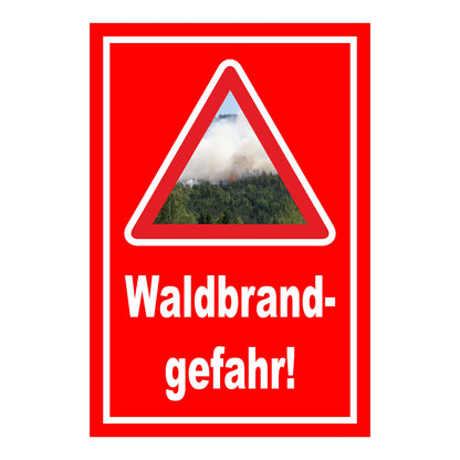 Schild Waldbrandgefahr Warnhinweis mit Text „Waldbrandgefahr!“ in Rot mit weißem Rand und weißem Text