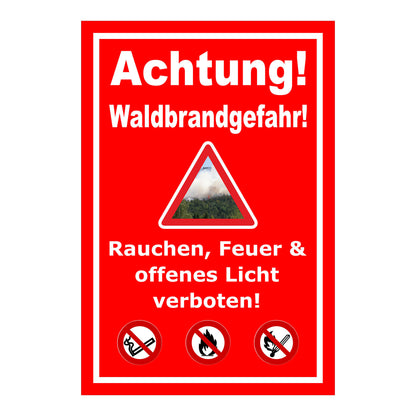 Schild Achtung Waldbrandgefahr Rauchen Feuer und offenes Licht verboten in Rot mit weißer Schrift
